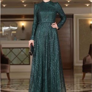 Never Worn Emerald Green Long Sleeve Formal Gown Dress Modest Glitter